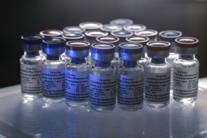 Read more about the article Vacina Sanofi-GSK adiada até pelo menos o quarto trimestre de 2021