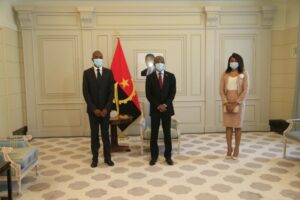 Read more about the article Vice-presidente recebe em audiência André Sinela, o mais jovem PhD angolano