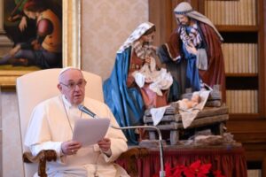 Read more about the article Dor ciática impede papa Francisco de presidir à missa de Ano Novo