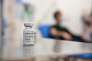 Read more about the article Rússia e AstraZeneca vão fazer testes clínicos às duas vacinas em conjunto