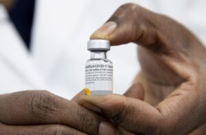 Read more about the article RDC adia campanha de vacinação anticovid com doses da AstraZeneca