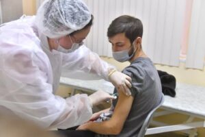 Read more about the article Moscovo começou a vacinar profissionais de risco