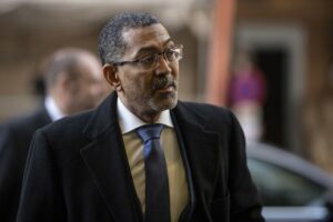 Read more about the article Xeque do Dubai deixa terminal do Dande, mas projeto continua – Governo de Angola
