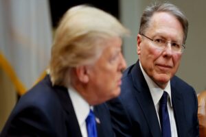 Read more about the article Advogado de Trump pede adiamento por um mês de julgamento por alegada violação