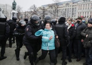 Read more about the article Forças de segurança detêm mais de 200 pessoas em manifestações na Rússia