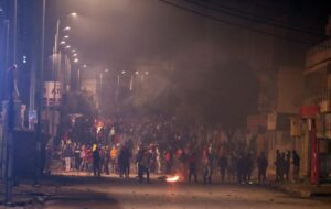 Read more about the article Confrontos na Tunísia contra o confinamento geral