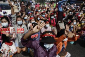 Read more about the article Jornalista condenado a três anos de prisão por cobrir protestos em Myanmar