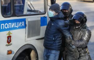 Read more about the article Várias pessoas detidas junto a tribunal em Moscovo