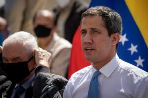 Read more about the article Aliança pró-Guaidó anuncia mudanças para reforçar coligação e derrotar Maduro