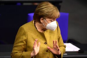 Read more about the article Angela Merkel pretende prolongar em abril restrições em vigor na Alemanha