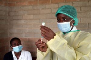Read more about the article Falta de vacinas em África ameaça recuperação económica mundial – FMI e UE