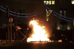Read more about the article Confrontos em Jerusalém fizeram pelo menos 100 feridos e 44 detidos