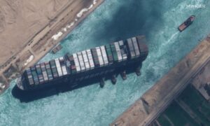 Read more about the article Egito quer indemnização superior a mil milhões de euros por encalhe de navio