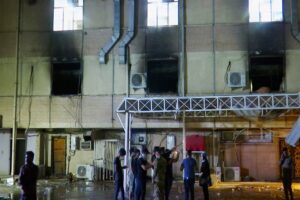 Read more about the article Sobe para 60 número de mortos após incêndio em hospital iraquiano