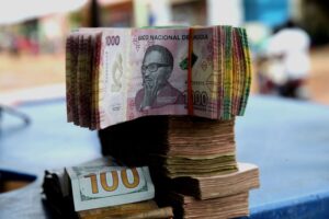Read more about the article Economistas da Bloomberg melhoram crescimento em Angola para 1,7% este ano