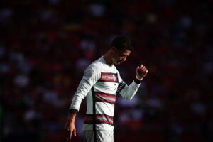 Read more about the article Um ‘mísero’ golo é o que Ronaldo precisa para deixar para trás Platini