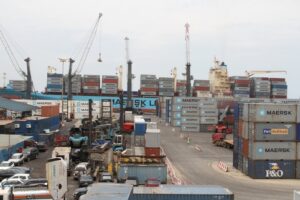 Read more about the article SIC trava no Porto de Luanda desvio de contentor com mais de mil caixas de óleo vegetal
