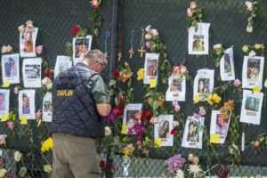Read more about the article Sobe para cinco número de mortos confirmados em desabamento de prédio em Miami