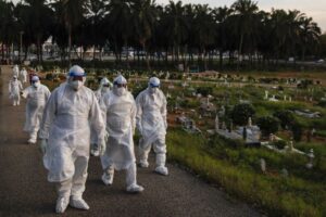 Read more about the article Pandemia matou pelo menos 4,07 milhões de pessoas em todo o mundo
