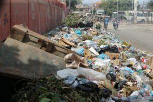 Read more about the article Governo de Luanda queixa-se de vandalismo e intimidação durante a recolha de lixo
