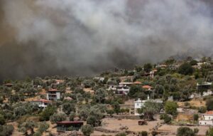 Read more about the article Turquia combate incêndios pelo sexto dia consecutivo e milhares e pessoas continuam a ser retiradas