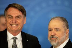 Read more about the article Senadores denunciam PGR do Brasil por encobrir supostos crimes de Bolsonaro
