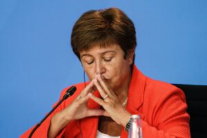 Read more about the article Georgieva luta para permanecer à frente do FMI