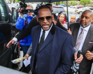 Read more about the article Cantor R. Kelly declarado culpado por crime organizado e tráfico sexual