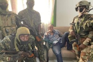 Read more about the article União Africana condena golpe de Estado na Guiné-Conacri e exige libertação de Condé