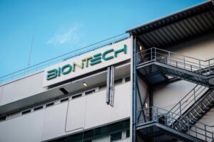 Read more about the article Senegal e Ruanda acordam com a BioNTech produção de vacinas em África