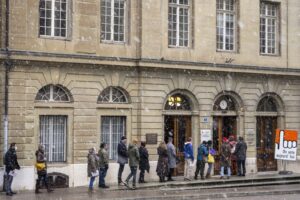 Read more about the article Suíços aprovam em referendo lei que impõe “passaporte covid”