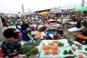 Read more about the article Lucros baixos e poucos clientes são “consequências de altos preços” em mercado de Luanda