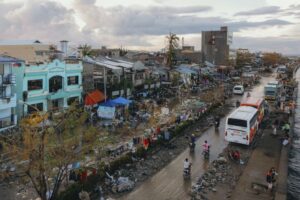 Read more about the article Número de mortos pelo tufão Rai nas Filipinas sobe para 375