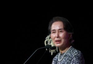 Read more about the article Líder deposta Aung San Suu Kyi condenada a quatro anos de prisão
