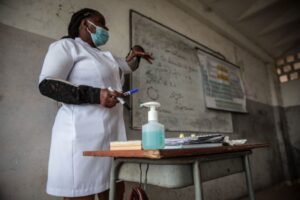 Read more about the article Professores cumprem segundo dia de greve com adesão muito elevada