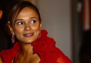 Read more about the article Tribunal britânico congela 670 milhões de euros controlados por Isabel dos Santos
