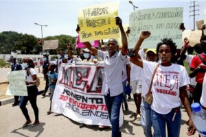 Read more about the article Estudantes universitários manifestaram-se pelo retorno às aulas