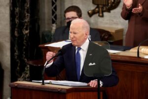 Read more about the article Biden diz que EUA vão perseguir “oligarcas e líderes corruptos” russos