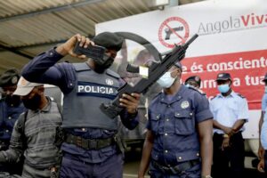 Read more about the article Governo vai reforçar polícia com efetivos e meios para assegurar eleições