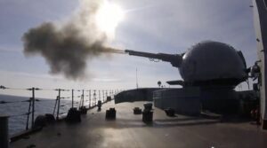 Read more about the article Rússia confirma que navio Moskva afundou no Mar Negro