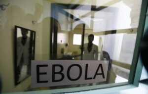 Read more about the article Confirmados 30 mortos em 109 casos no surto de Ébola no Uganda