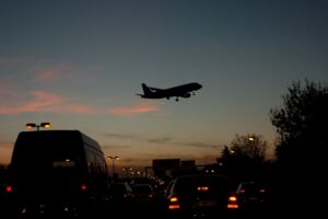 Read more about the article Máscaras deixam de ser recomendadas em aeroportos e voos da UE a partir de segunda-feira