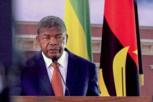 Read more about the article Presidente angolano abordou com homólogo francês relações entre os dois países