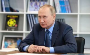 Read more about the article Putin queixa-se a Macron dos “obstáculos” que permanecem às exportações agrícolas russas