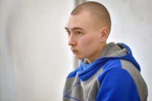 Read more about the article Soldado russo julgado por crimes de guerra na Ucrânia condenado a prisão perpétua
