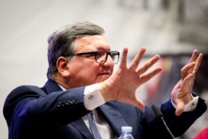 Read more about the article Durão Barroso e Strauss-Khan ajudam a desenhar mecanismo africano de estabilidade financeira