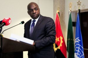 Read more about the article Chefe da diplomacia angolana já em Barcelona 