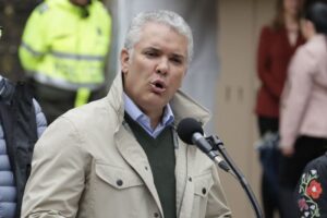 Read more about the article Tribunal colombiano ordena prisão domiciliária para Presidente do país