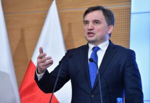 Read more about the article Ministro da Justiça polaco acusa Bruxelas de querer “derrubar” o poder vigente no seu país