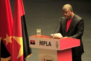 Read more about the article Líder do MPLA orienta a caça ao voto porta-a-porta